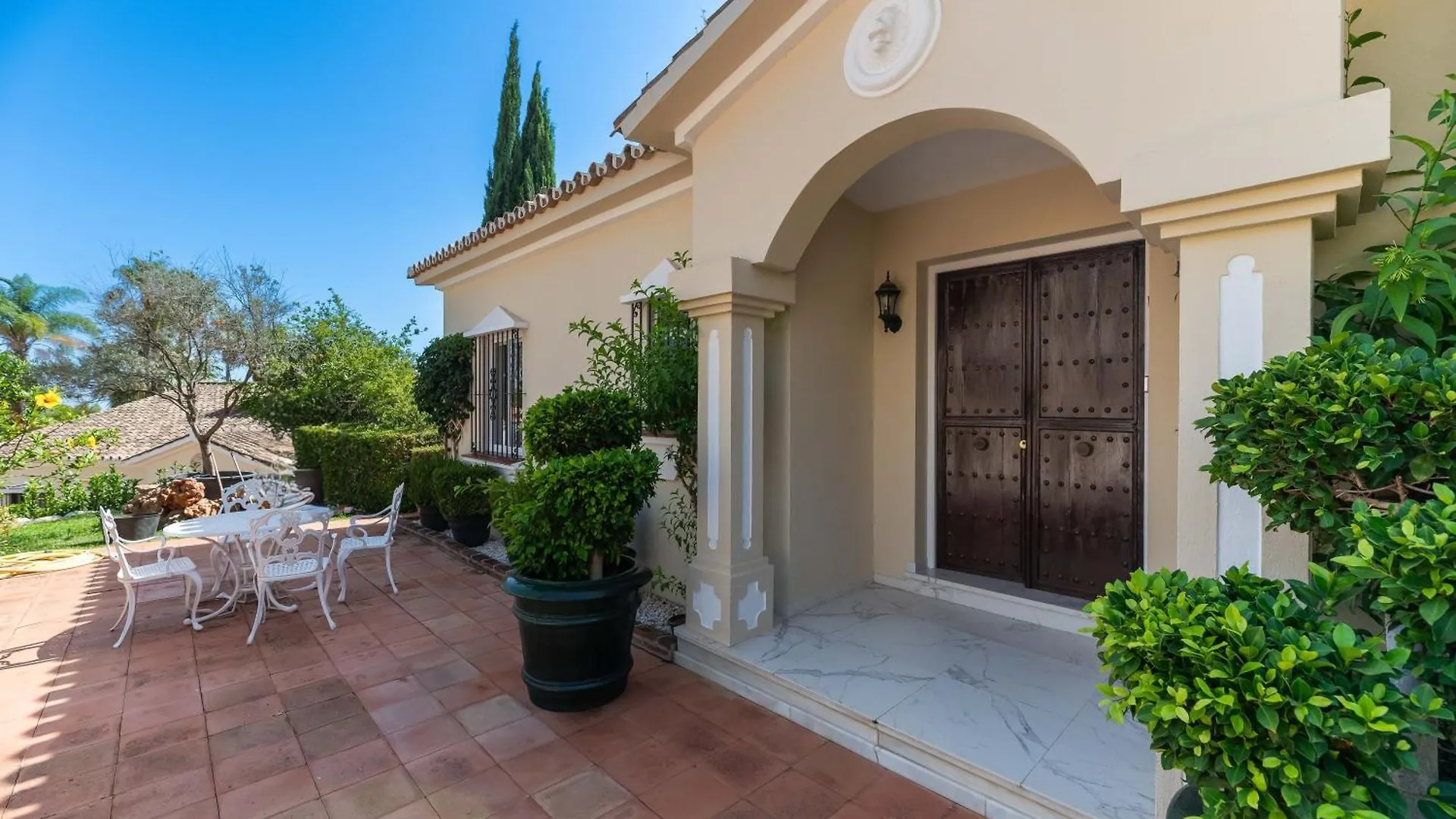 4 Bdrm Andalusian Villa W Cinema & Sea Views Marbella Lägenhet