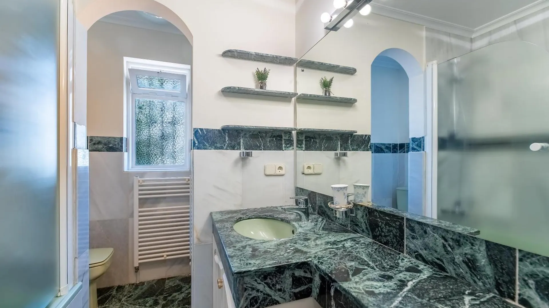 4 Bdrm Andalusian Villa W Cinema & Sea Views Marbella Spanien